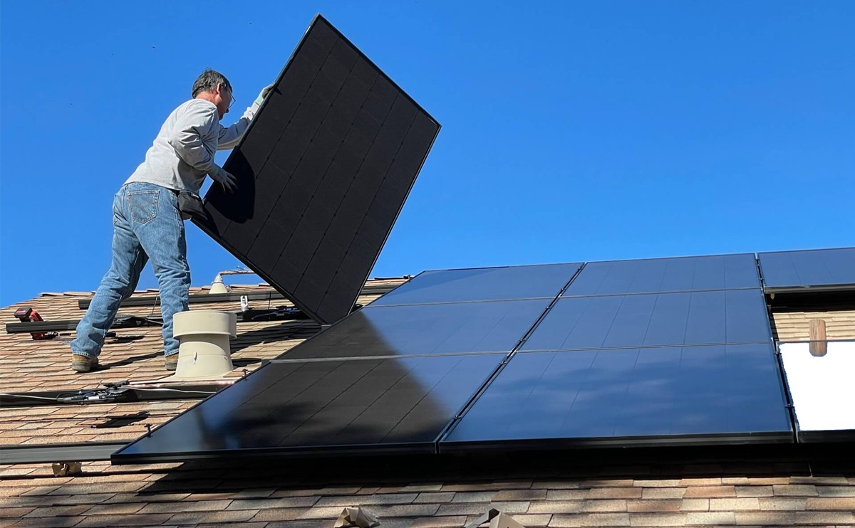 Deutschland wird effizient: Photovoltaik auf jedes Dach / © Unsplash by Billy Mead