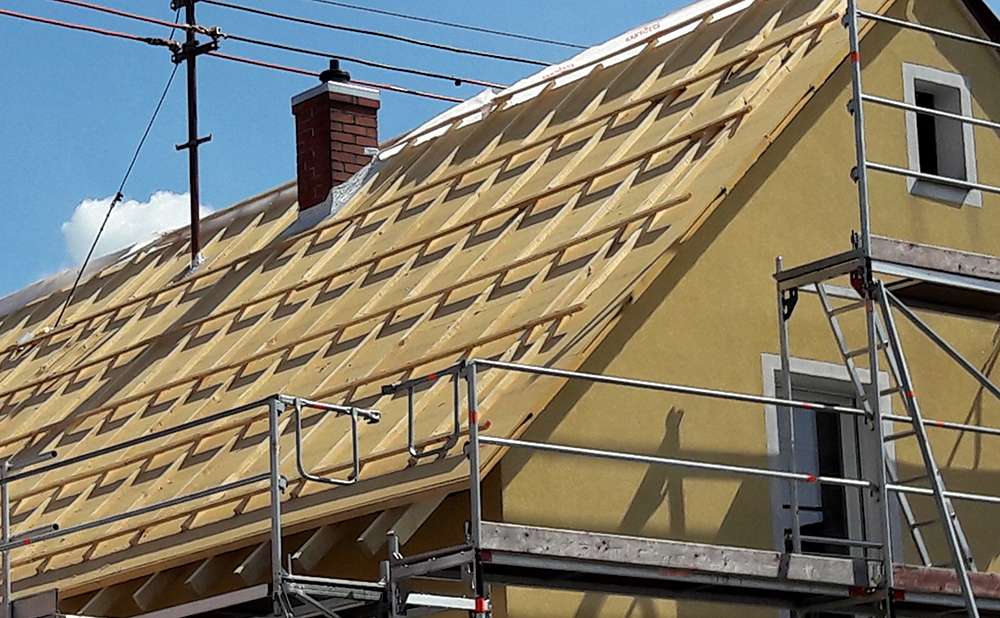 Dachdämmung mit Holzfaserdämmplatten - Was kommt zuerst dran? / © Energie-Fachberater.de