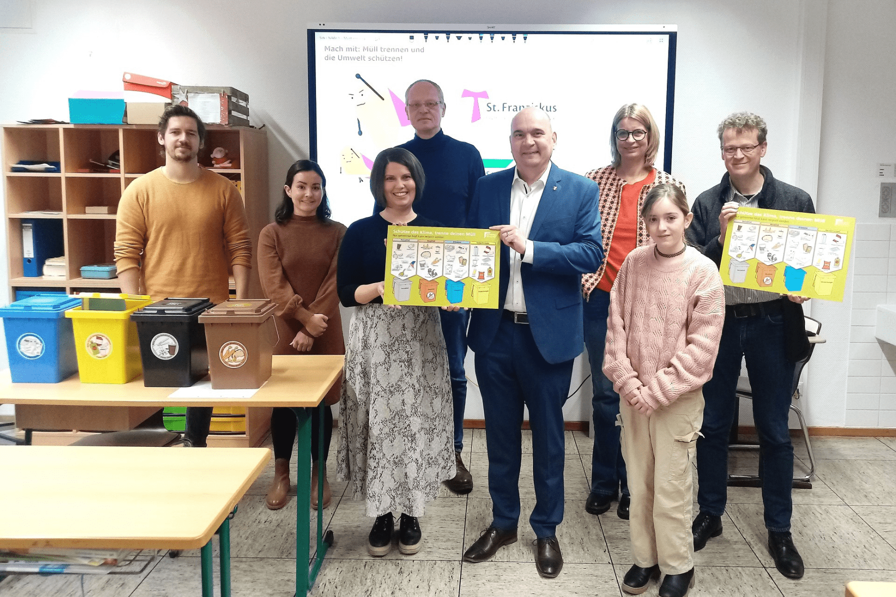 St.-Franziskus-Gymnasium und -Realschule mit neuen Abfalltrennsystemen