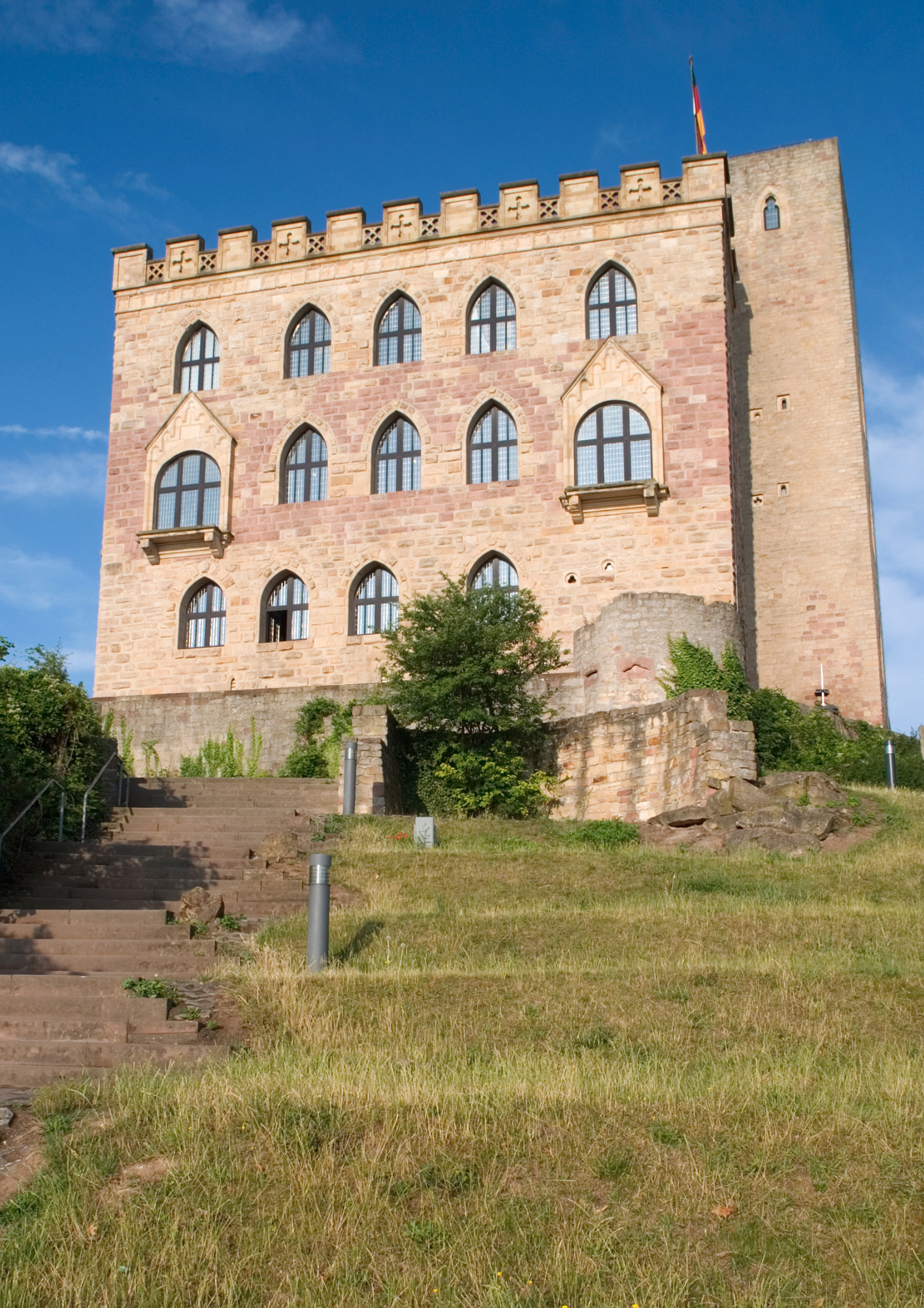 Hambacher Schloss von vorne