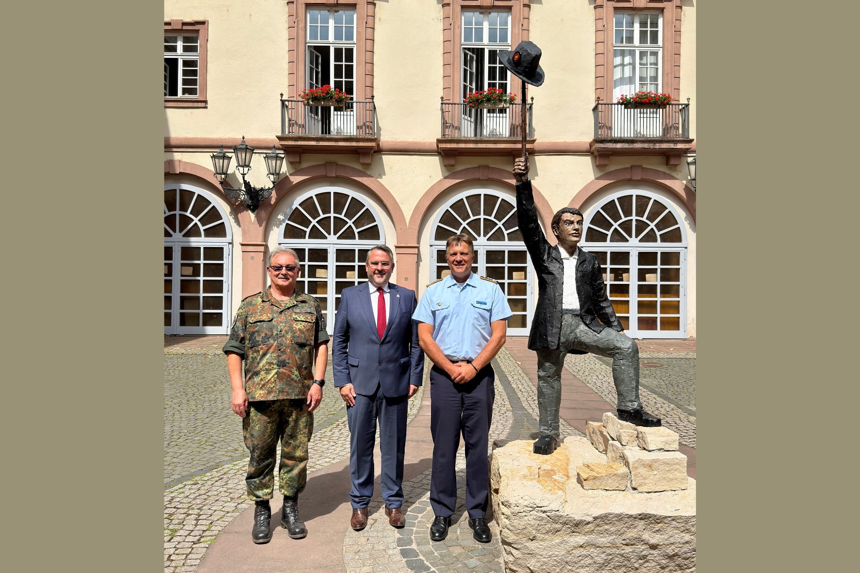 Oberbürgermeister Weigel empfängt neuen Kommandeur des Landeskommandos Rheinland-Pfalz