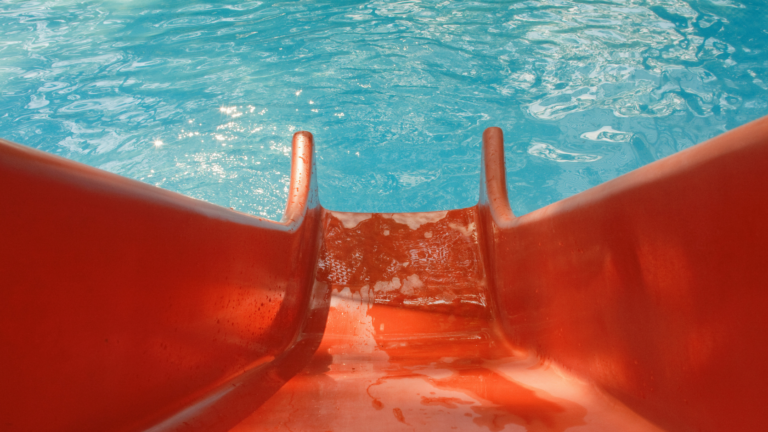 Warmfreibad Trippstadt – familienfreundliches Freibad mit Riesenrutsche im Pfälzerwald