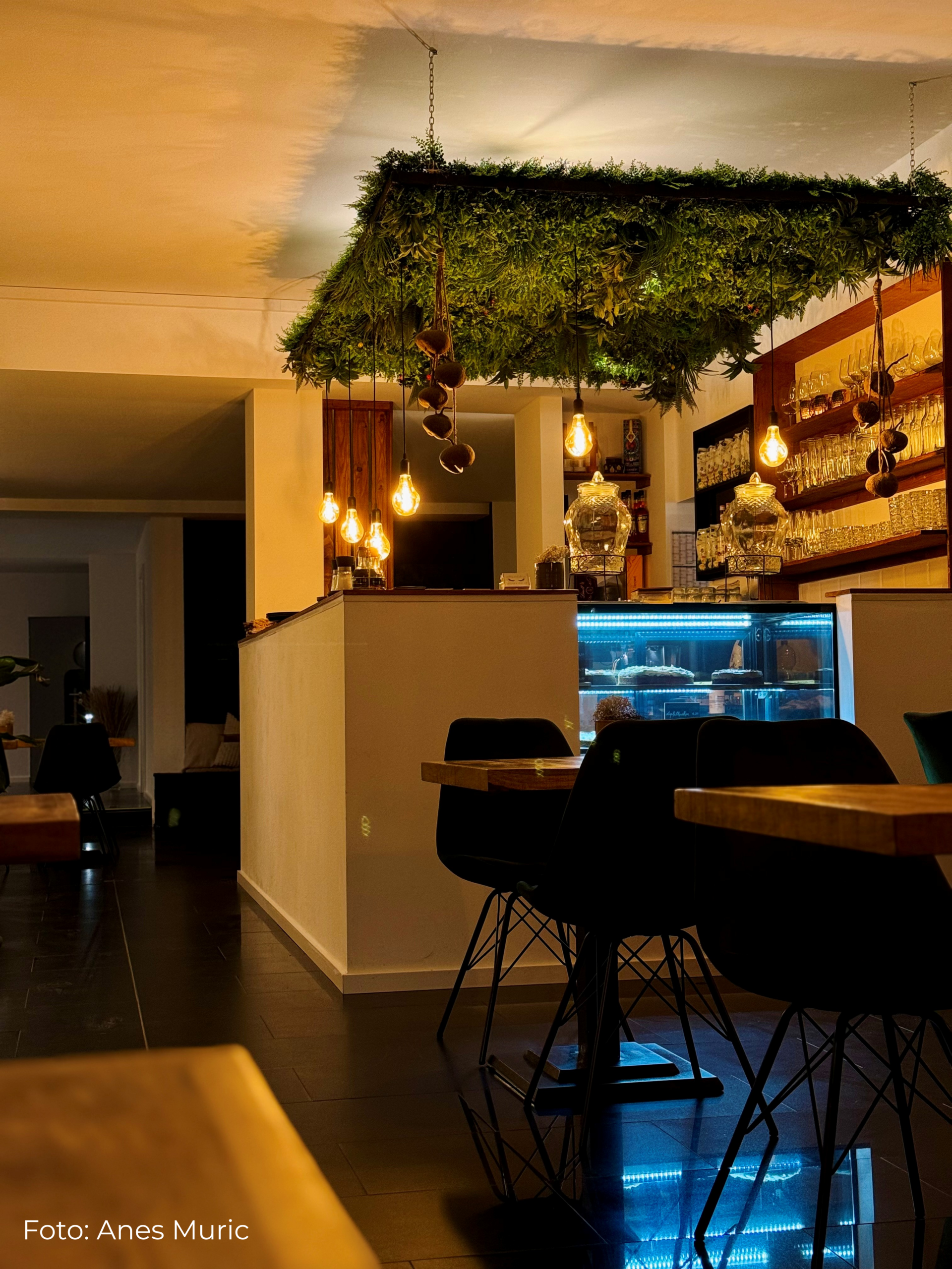 9 to 5 Cafe 1