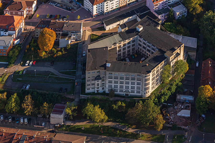 Luftaufnahme des Gebäudekomplexes der ehemaligen Schuhfabrik Kopp in Pirmasens
