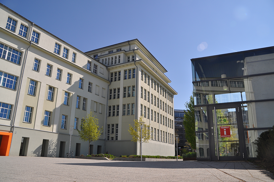 Ehemalige Schuhfabrik Rheinberger in Pirmasens mit dem Eingang zum Dynamikum